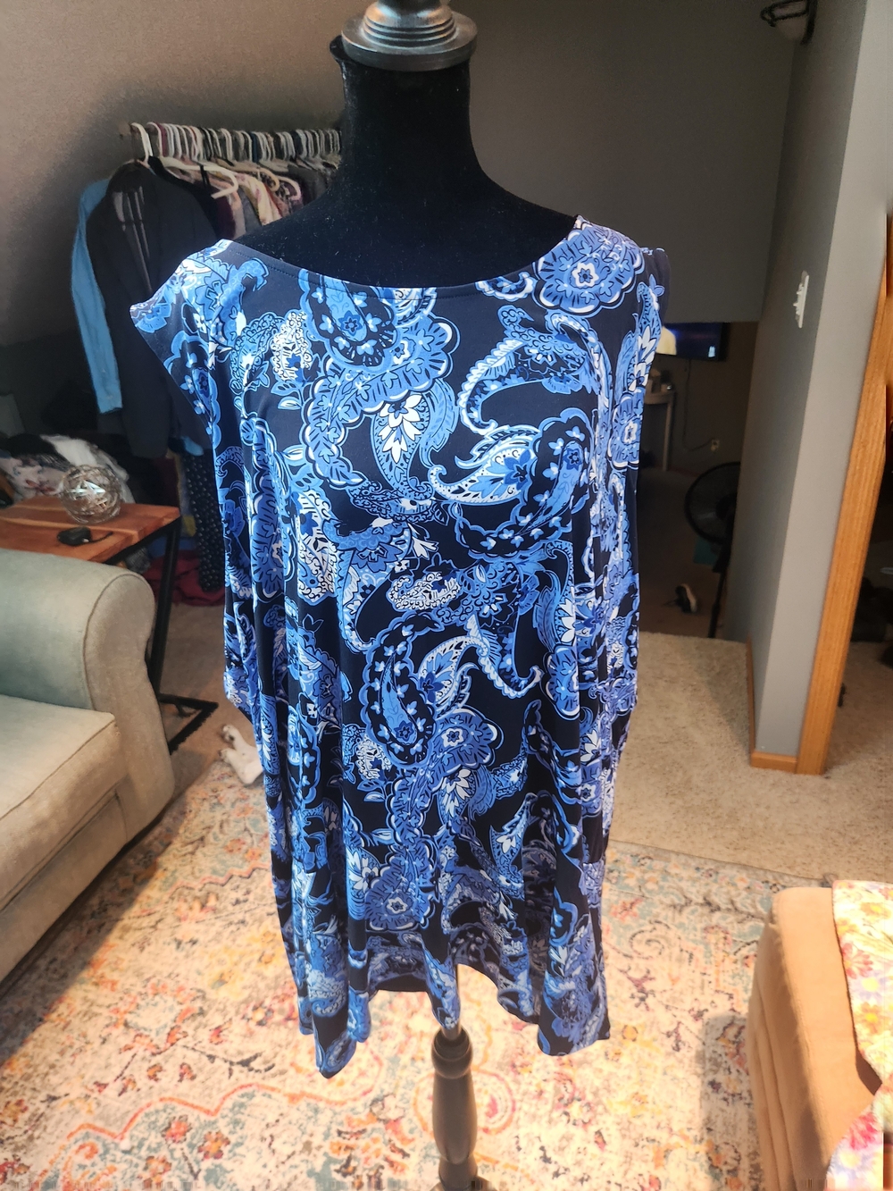 Liz Claiborne Blue and White Paisley Top 2X Plus Great Condition